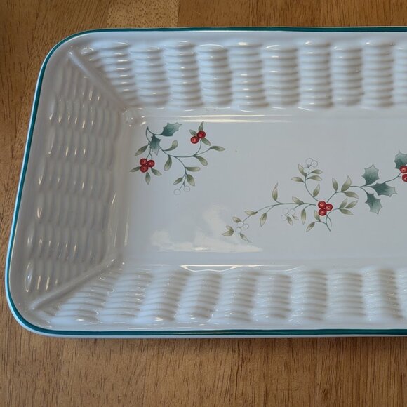 Discontinued Pfaltzgraff Winterberry Bread Basket Tray - Picture 1 of 3